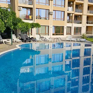 Vesta Riviera - Free Parking Aparthotel